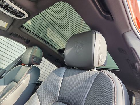 Certified 2025 Porsche Macan Turbo image 12