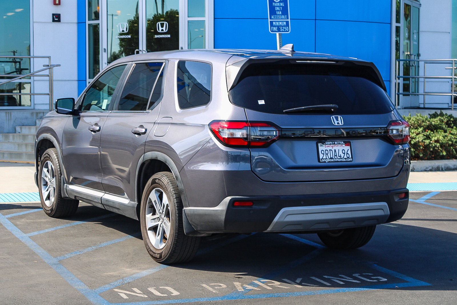 Used 2025 Honda Pilot EX-L image 9