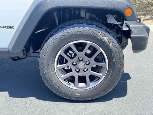 Used 2018 Jeep Wrangler Rubicon w/ Power Convenience Group AWD/4WD image 34