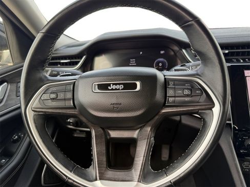 Used 2022 Jeep Grand Cherokee Limited image 11