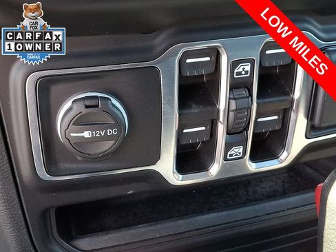 Used 2022 Jeep Wrangler Unlimited Sahara w/ Cold Weather Group AWD/4WD image 25