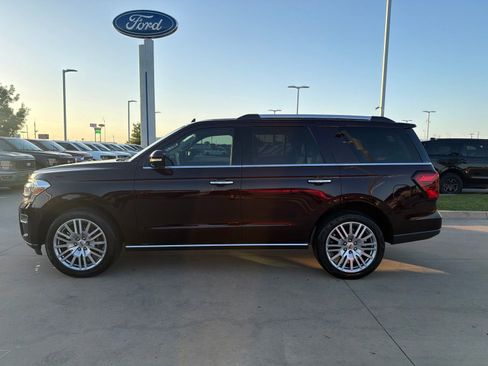 Used 2024 Ford Expedition Limited RWD image 2
