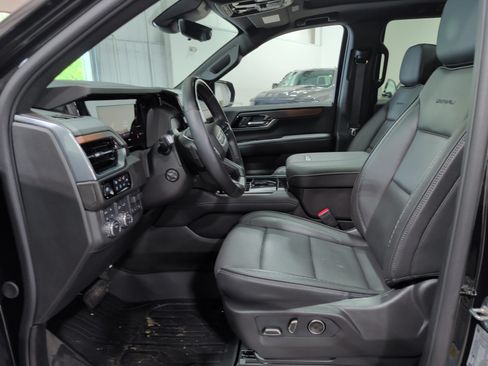 Used 2026 GMC Yukon Denali w/ Advanced Technology Package AWD/4WD image 7