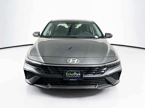 Used 2025 Hyundai Elantra SEL FWD image 2