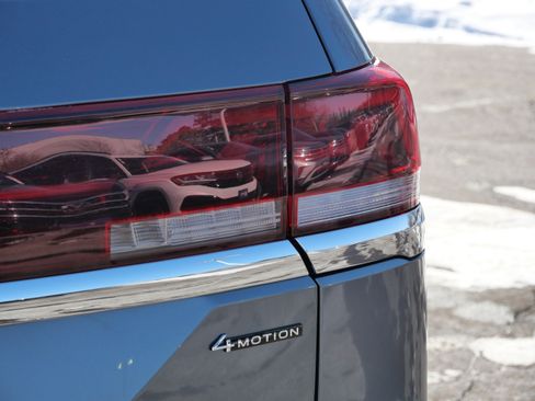 Used 2024 Volkswagen Atlas SEL Premium R-Line image 17