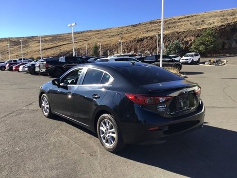 Used 2016 MAZDA MAZDA3 i Touring w/ Popular Equipment Package image 10