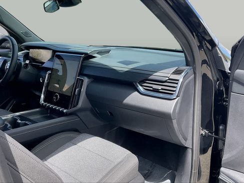 Used 2025 GMC Acadia Elevation AWD/4WD image 17