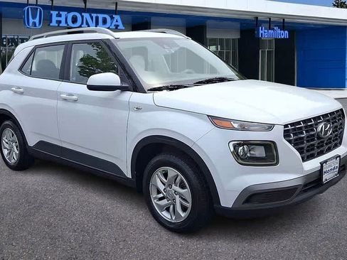 Used 2020 Hyundai Venue SEL w/ Convenience Package FWD image 2