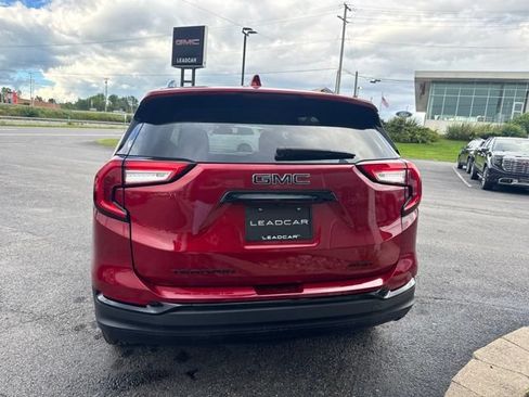 Used 2023 GMC Terrain SLE w/ Driver Convenience Package AWD/4WD image 4