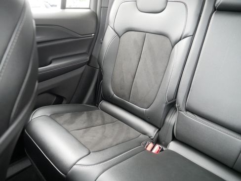 Used 2024 Jeep Grand Cherokee Altitude AWD/4WD image 12