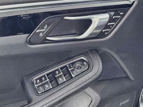 Certified 2026 Porsche Macan Turbo AWD/4WD image 31