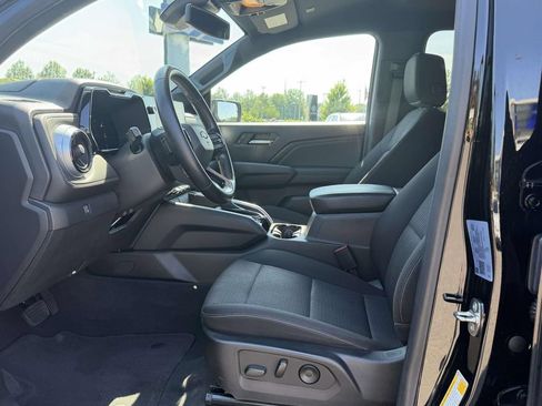 Used 2023 Chevrolet Colorado LT w/ LT Convenience Package II AWD/4WD image 15