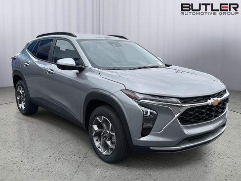 New 2026 Chevrolet Trax LT w/ Driver Confidence Package image 6