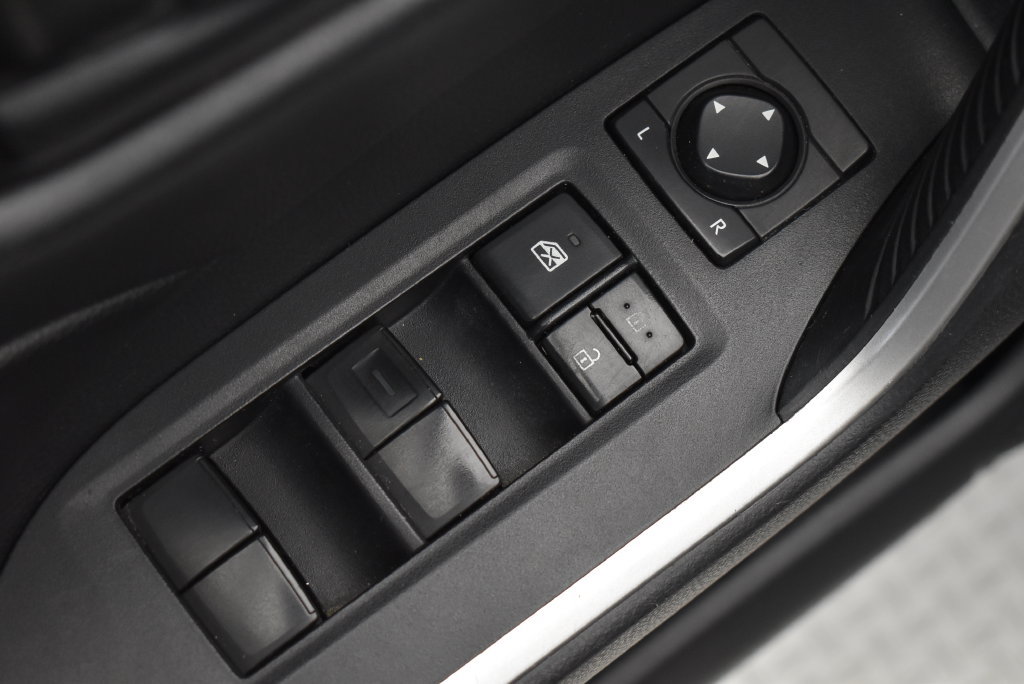 Used 2019 Toyota RAV4 LE FWD image 12