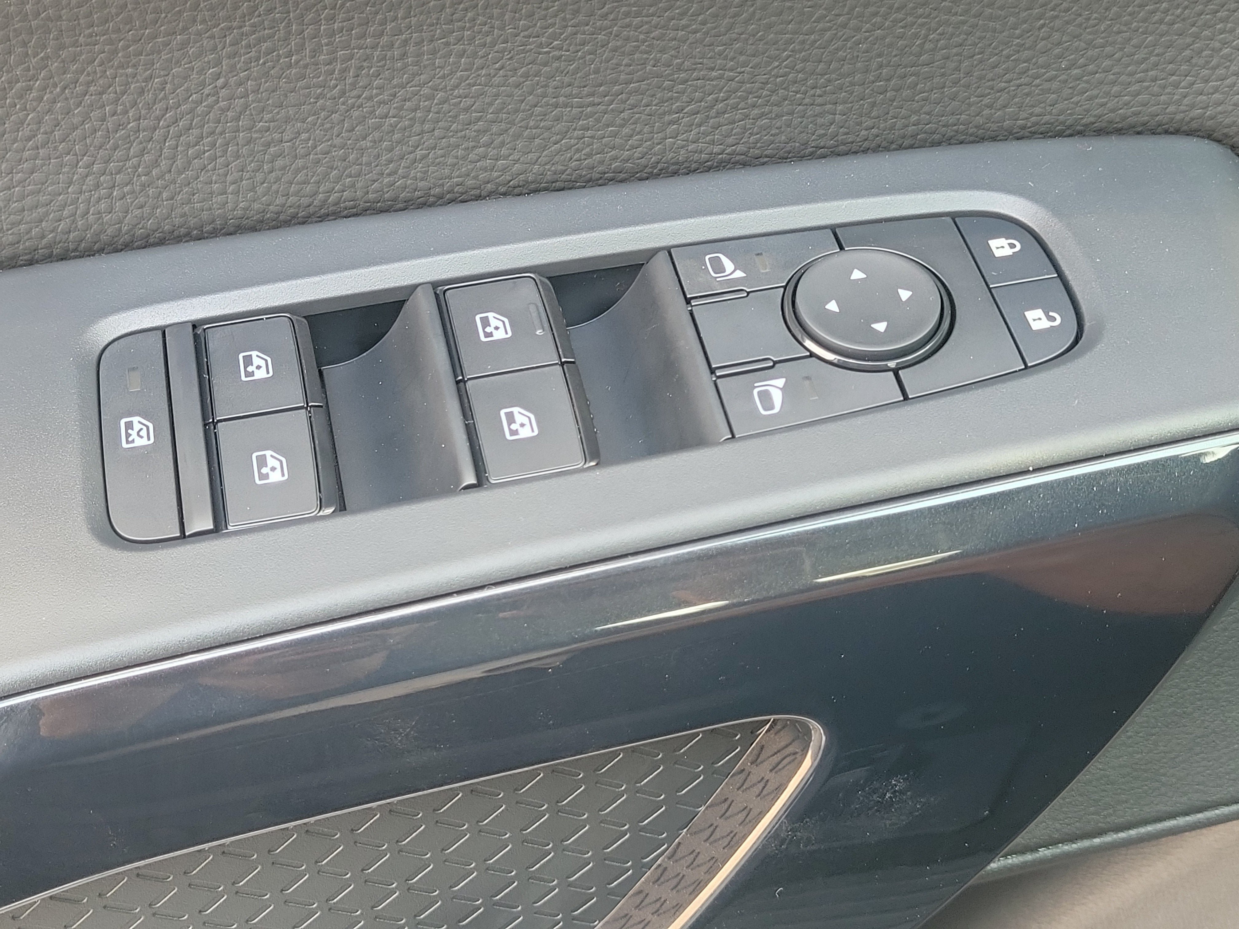 New 2026 Nissan Pathfinder SV FWD image 32