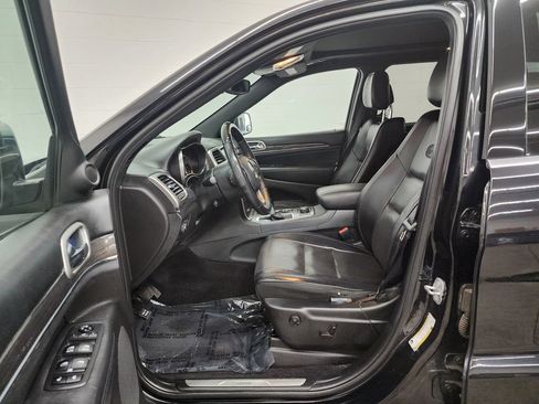 Used 2018 Jeep Grand Cherokee Overland AWD/4WD image 12
