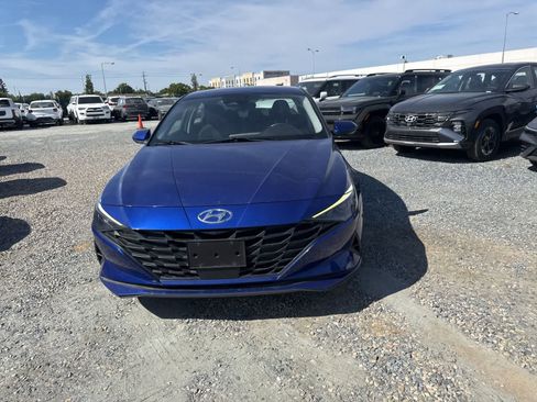Used 2021 Hyundai Elantra SEL w/ Convenience Package FWD image 2