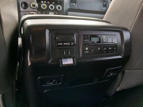 Used 2015 Toyota Sequoia Platinum image 18