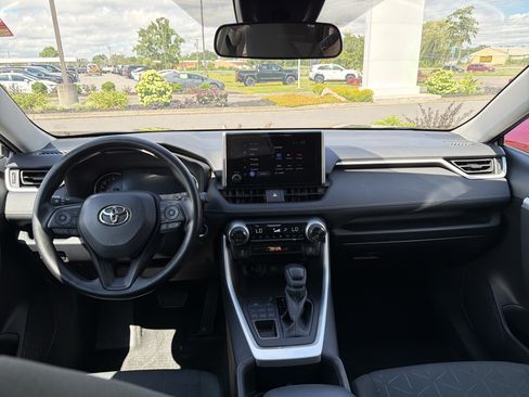 Used 2023 Toyota RAV4 XLE AWD/4WD image 10