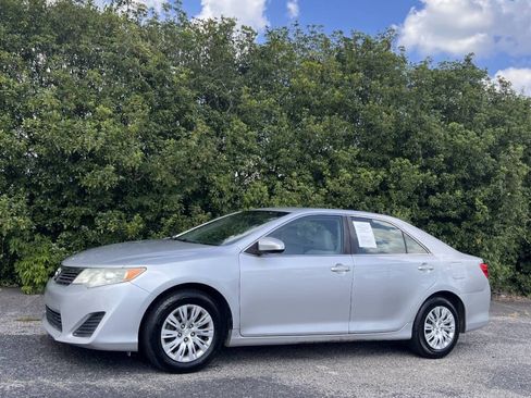 Used 2014 Toyota Camry FWD image 3