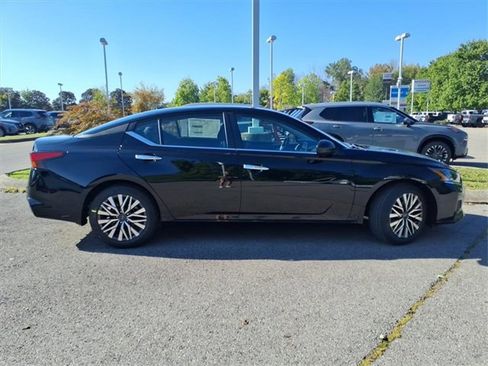 New 2025 Nissan Altima 2.5 SV image 2