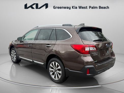 Used 2019 Subaru Outback 3.6R Touring AWD/4WD image 5