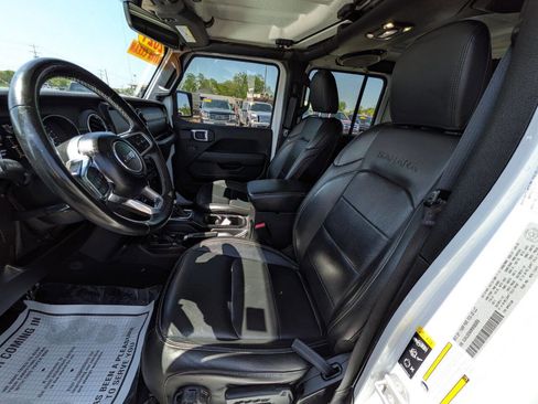 Used 2021 Jeep Wrangler Unlimited Sahara w/ Uconnect 4C Nav & Sound Group AWD/4WD image 9