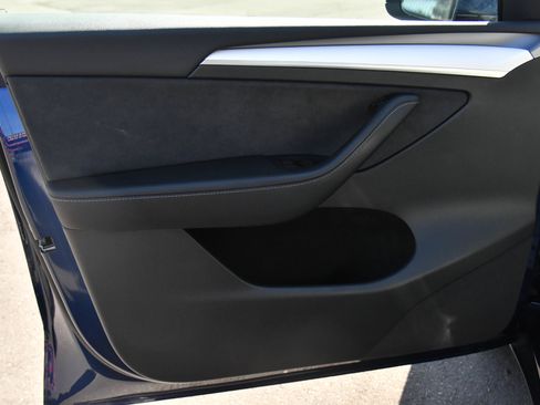 Used 2023 Tesla Model Y Long Range AWD/4WD image 13