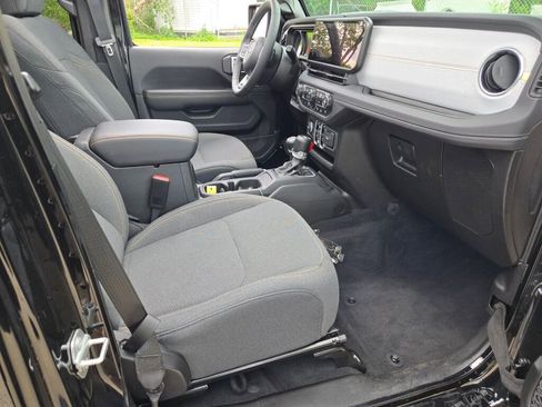 Used 2025 Jeep Wrangler Unlimited Sahara w/ Safety Group AWD/4WD image 6