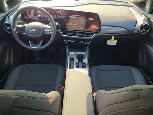 New 2026 Chevrolet Equinox EV LT w/ LPO, Blackout Package FWD image 16