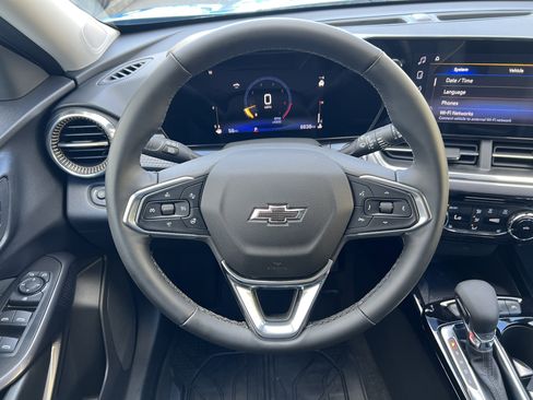 Used 2025 Chevrolet Trax ACTIV w/ Sunroof Package image 25