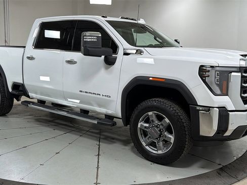 Used 2025 GMC Sierra 2500 SLT w/ SLT Premium Package image 3