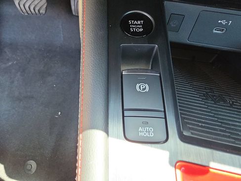 New 2026 Nissan Kicks SR FWD image 35
