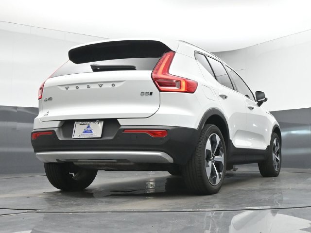 Used 2024 Volvo XC40 B5 Plus AWD/4WD image 16