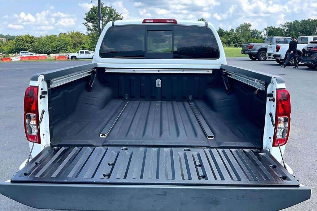 Used 2020 Nissan Frontier 2WD Crew Cab image 9