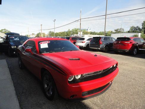 Used 2016 Dodge Challenger SXT image 4