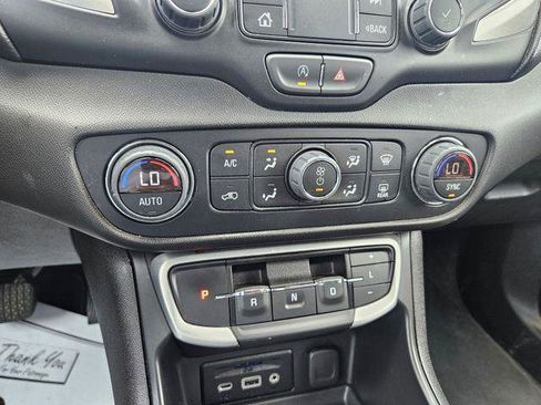 Used 2024 GMC Terrain SLT AWD/4WD image 26