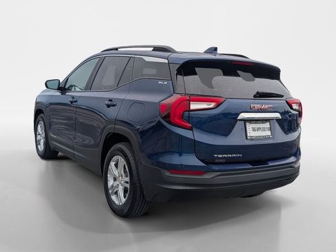 Used 2022 GMC Terrain SLE w/ Driver Convenience Package FWD image 5