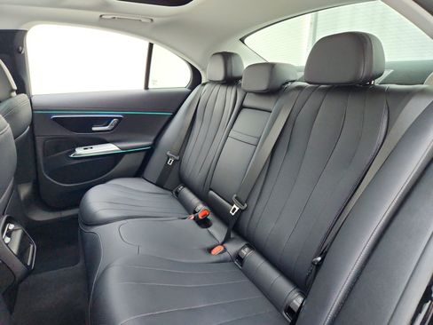 Used 2025 Mercedes-Benz E 350 4MATIC Sedan image 27