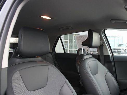 Used 2023 Kia Niro EX image 31