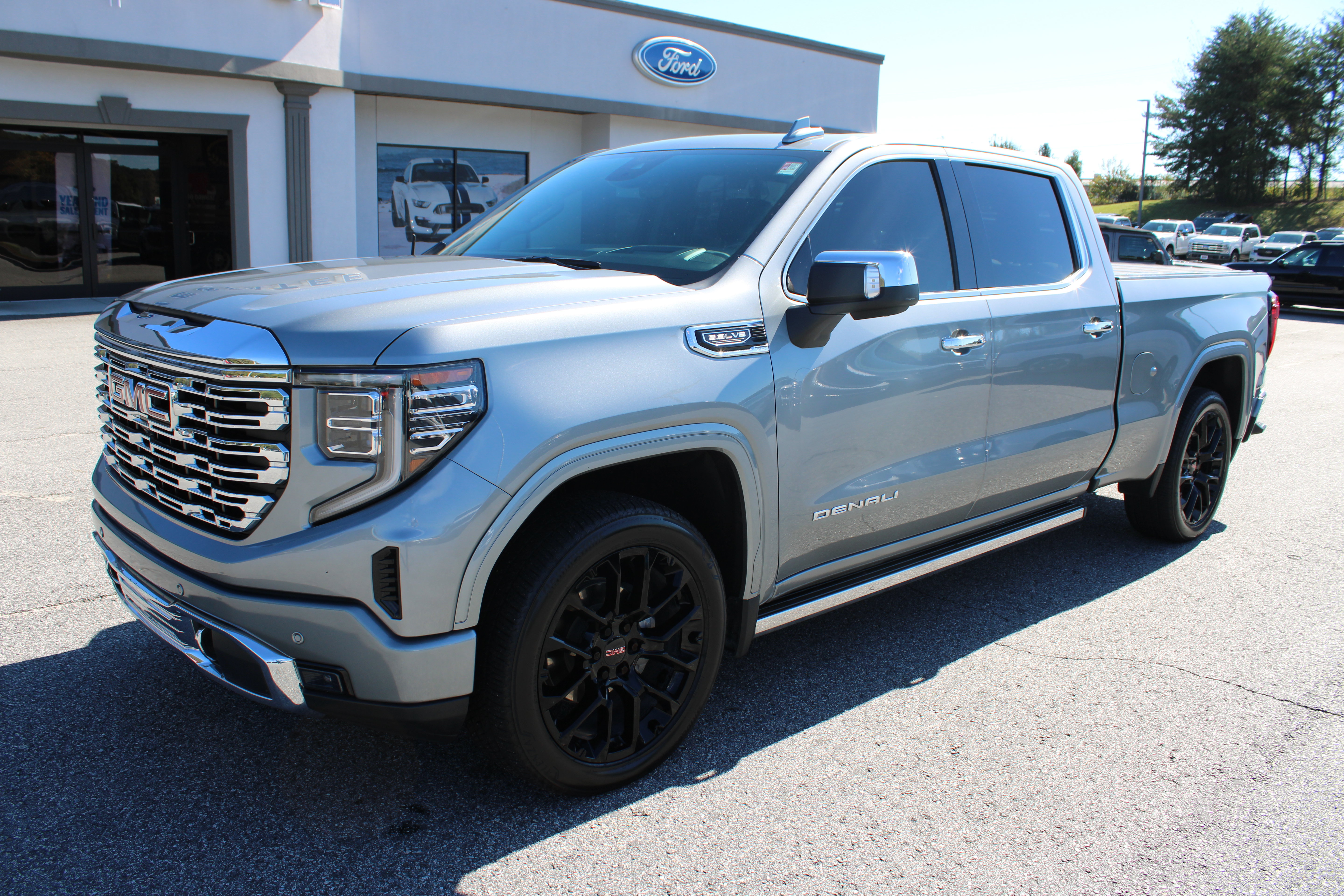 Used 2023 GMC Sierra 1500 Denali w/ Denali Reserve Package AWD/4WD image 2