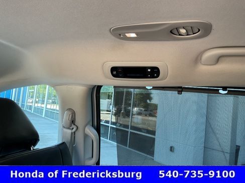 Used 2024 Chrysler Pacifica Touring-L FWD image 29