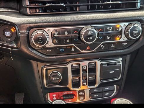 Used 2024 Jeep Wrangler Unlimited Rubicon 4xe w/ Technology Group AWD/4WD image 18