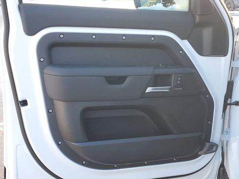 Used 2026 Land Rover Defender 110 X-Dynamic SE AWD/4WD image 8