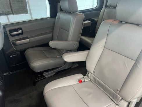 Used 2017 Toyota Sequoia Limited w/ Safety & Convenience Package AWD/4WD image 31