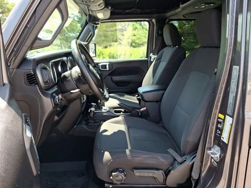 Used 2022 Jeep Gladiator Sport AWD/4WD image 13
