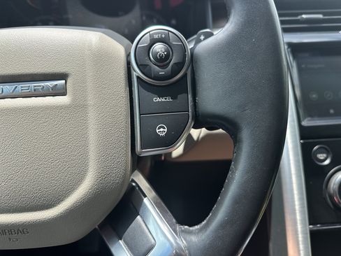 Used 2018 Land Rover Discovery HSE AWD/4WD image 20