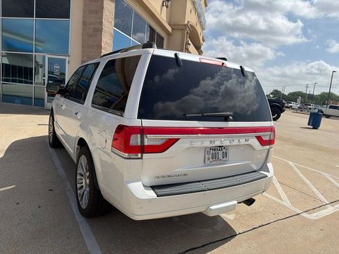 Used 2017 Lincoln Navigator Select RWD image 15