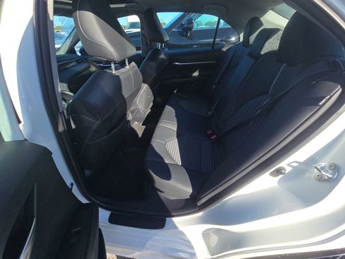 Used 2024 Toyota Camry SE image 19