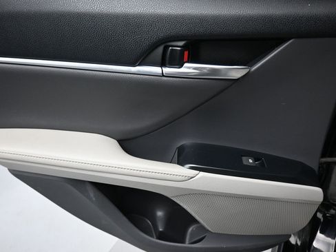 Used 2019 Toyota Camry XSE image 28